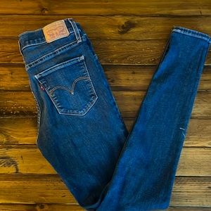 Womens Levi’s 720 high rise super skinny sz 27